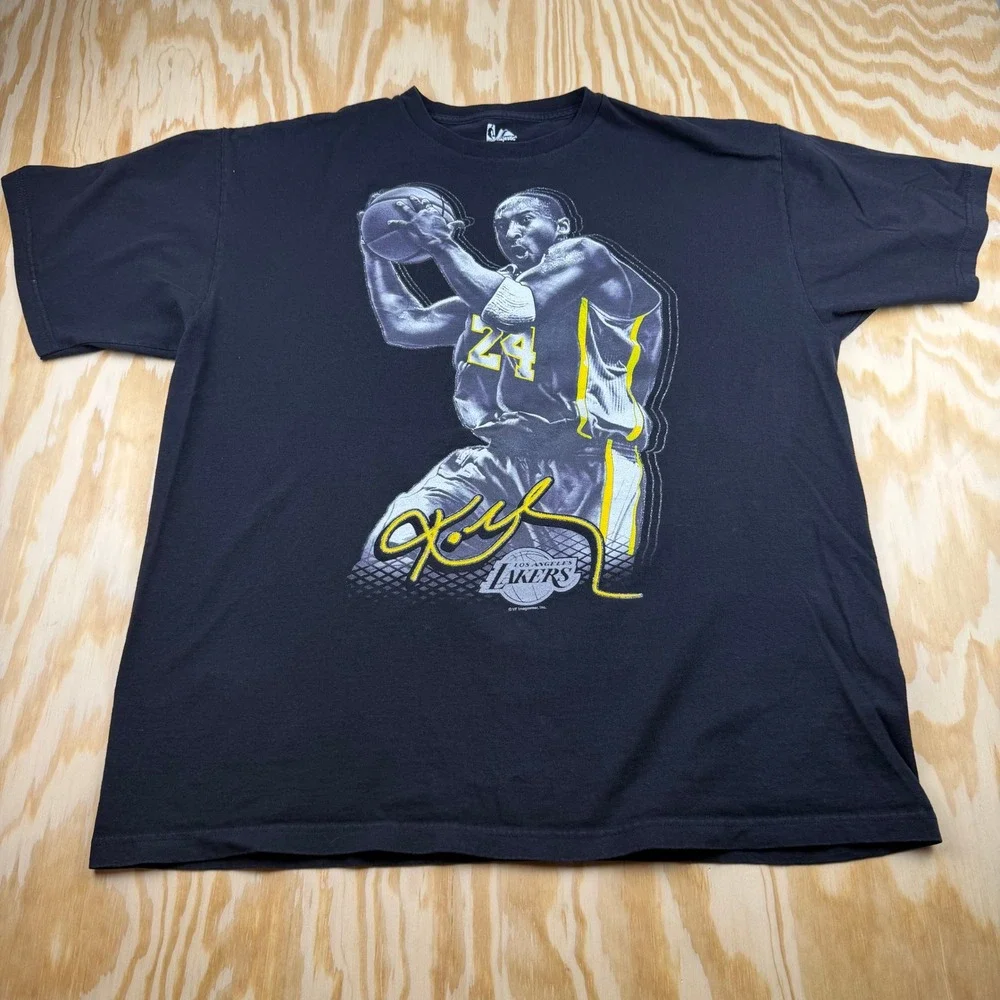 Majestic NBA Los Angeles Lakers Kobe Bryant 24 Graphic T-Shirt Mens XL Black